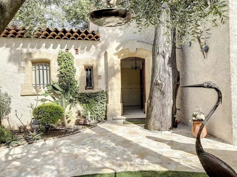 Villa - 320 m² - 10 pièces