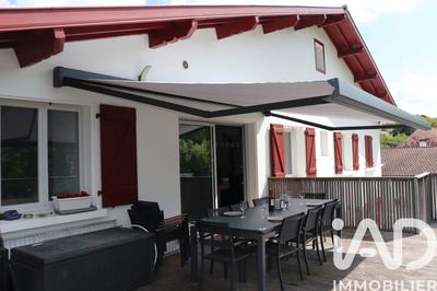 Maison - 237 m² - 8 pièces