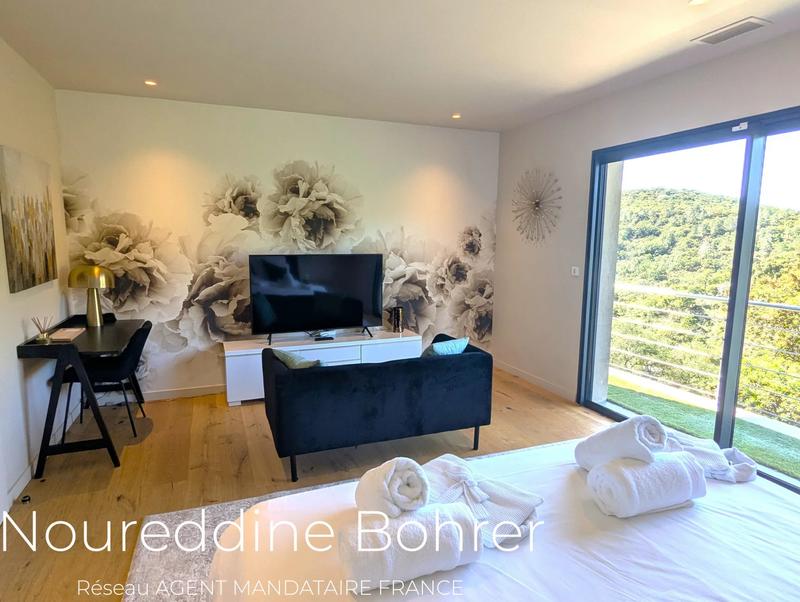 Villa - 260 m² - 7 pièces