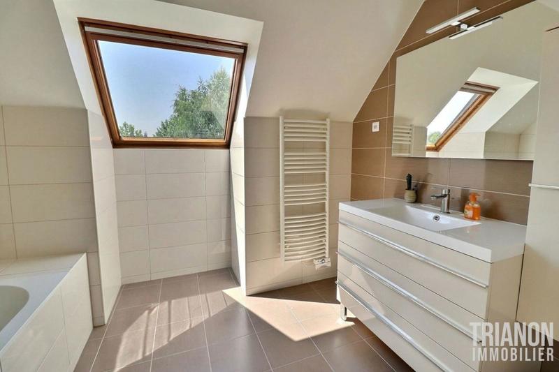 Maison - 240 m² - 9 pièces