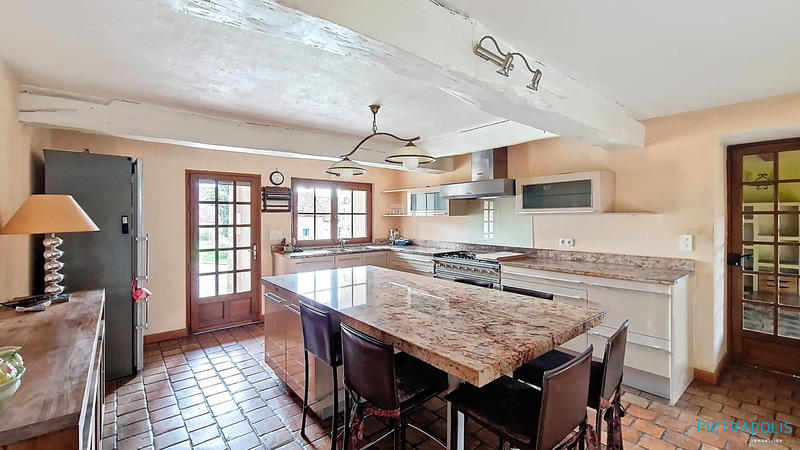 Maison ancienne - 213 m² - 8 pièces