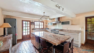 Maison ancienne - 213 m² - 8 pièces