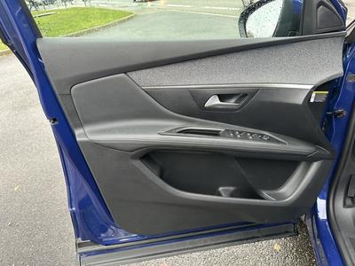 Peugeot 3008 Allure 1.5 BlueHDI 130 Eat8 Bleu Magnetic