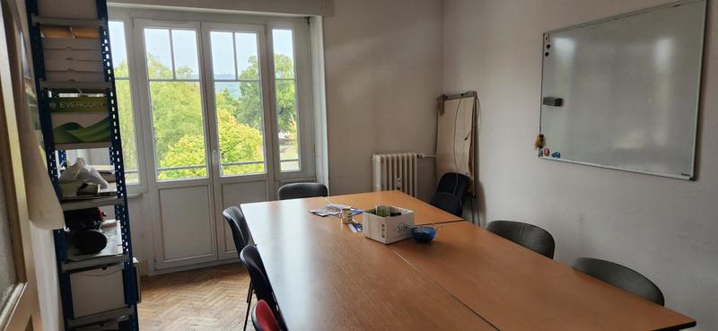 Local d'activité / Entrepôt - 129 m² - 7 pièces