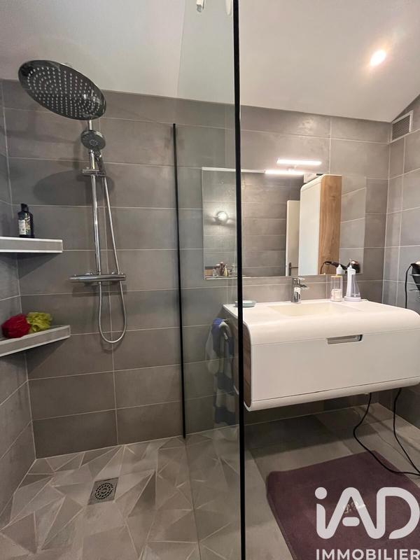 Maison - 250 m² - 6 pièces