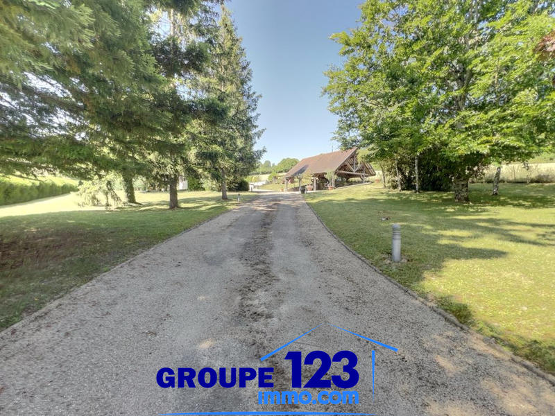 Maison - 373 m² - 8 pièces