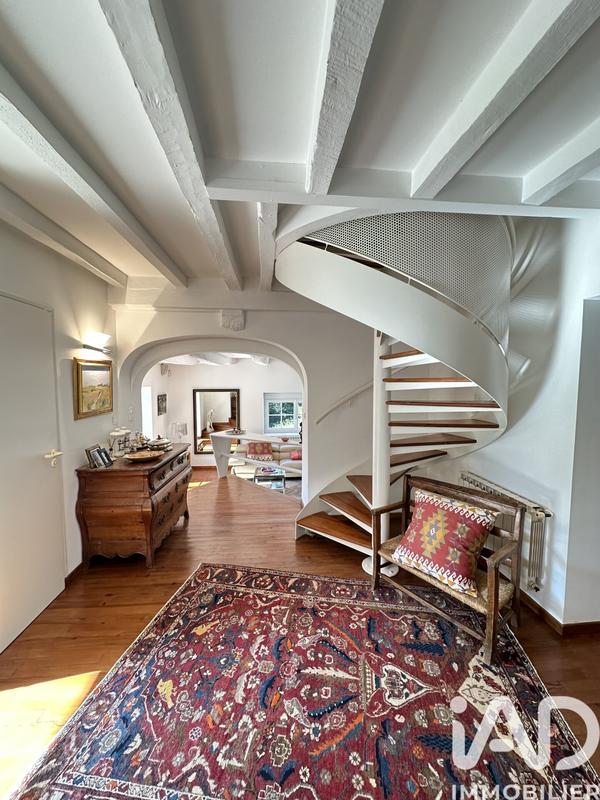 Maison - 221 m² - 8 pièces