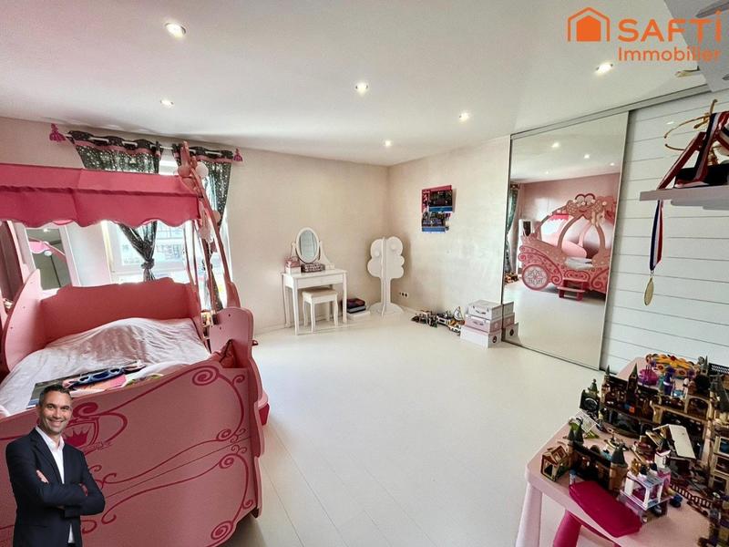 Maison - 236 m² - 5 pièces