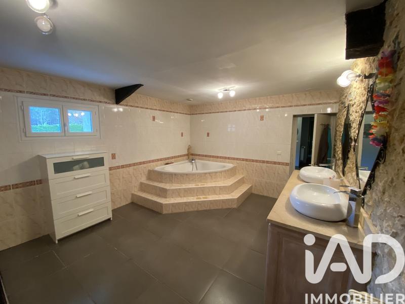 Maison - 200 m² - 8 pièces