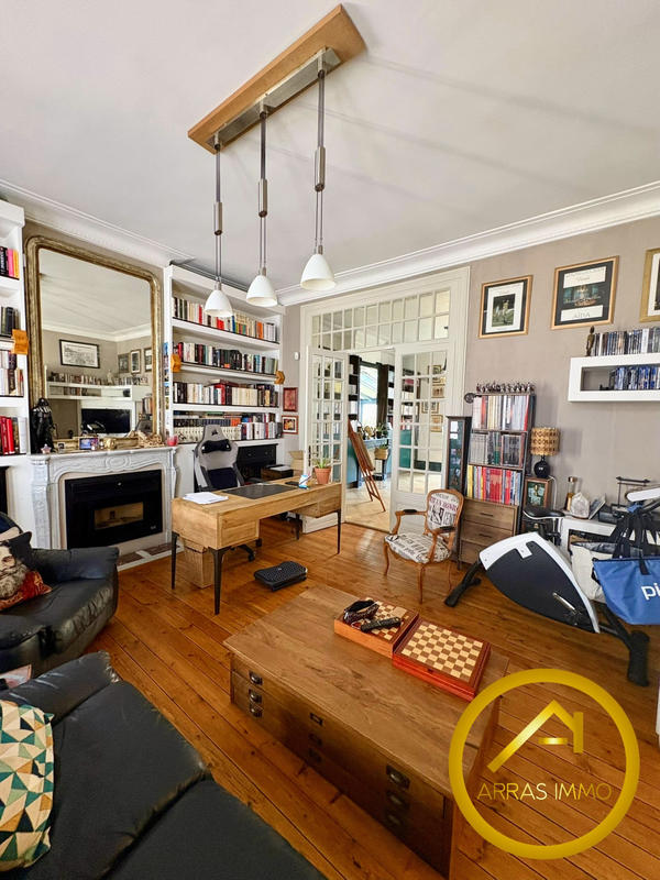 Maison - 260 m² - 8 pièces