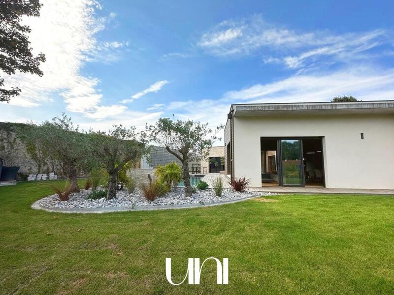 Maison - 300 m² - 6 pièces