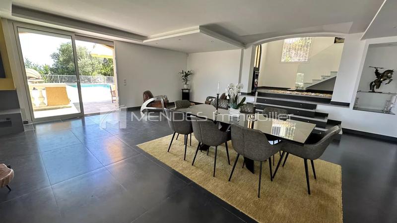 Villa - 320 m² - 10 pièces