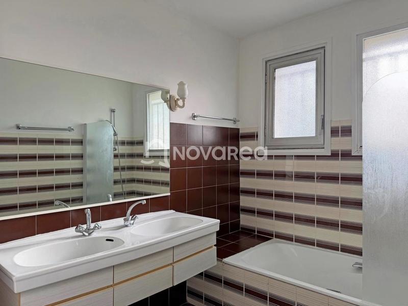 Maison - 211 m² - 8 pièces