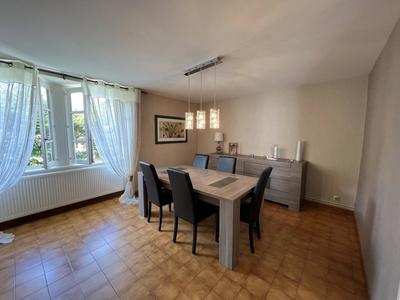 Maison - 199 m² - 7 pièces