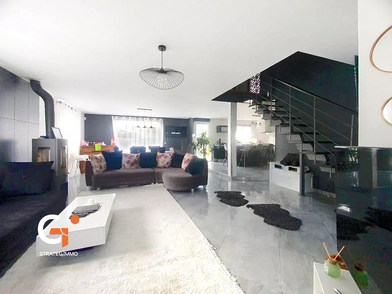 Maison - 143 m² - 6 pièces