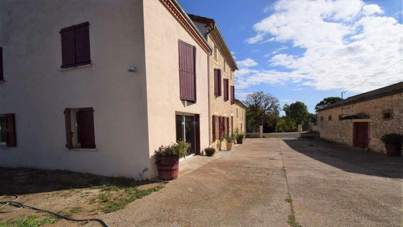 Corps de ferme - 800 m² - 8 pièces