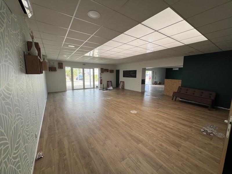Local commercial - 84 m² - 2 pièces