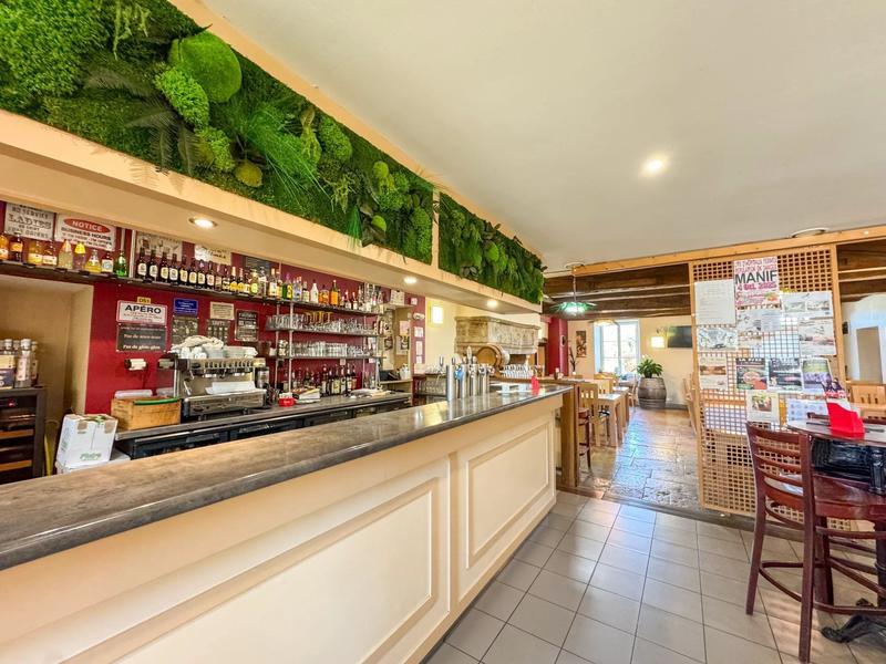 Magasins - 140 m² - 3 pièces