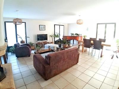 Maison traditionnelle - 170 m² - 6 pièces