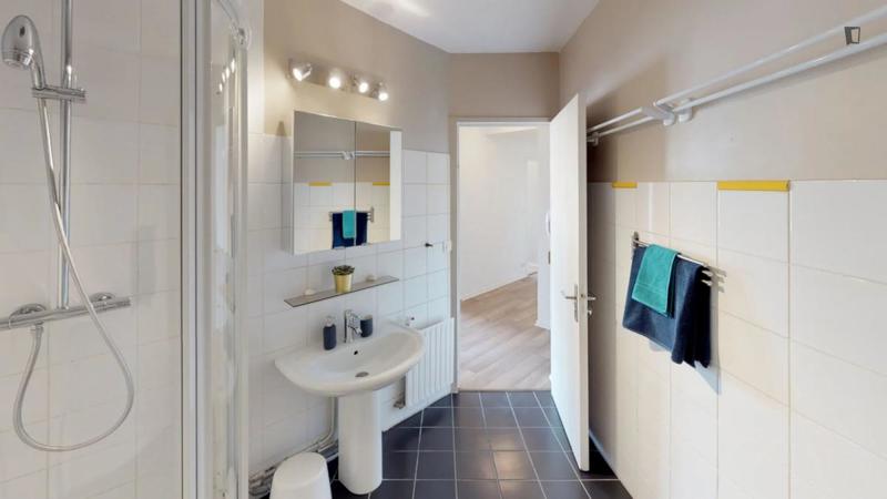 Chambre - 12 m² - 5 pièces