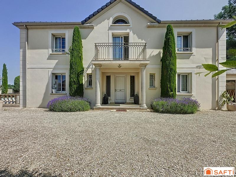 Maison - 226 m² - 7 pièces