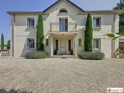 Maison - 226 m² - 7 pièces