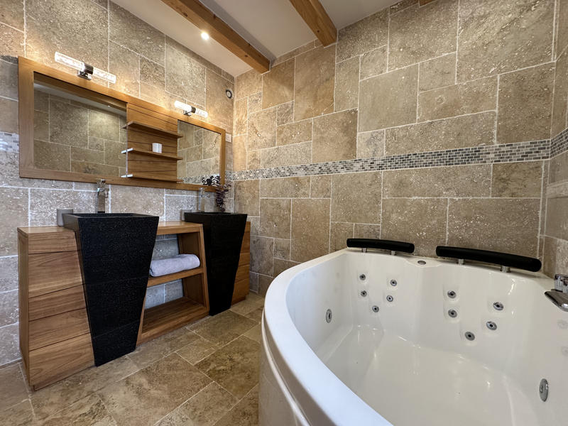 Mas - 700 m² - 20 pièces