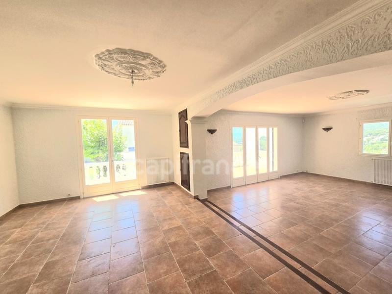 Maison - 180 m² - 5 pièces