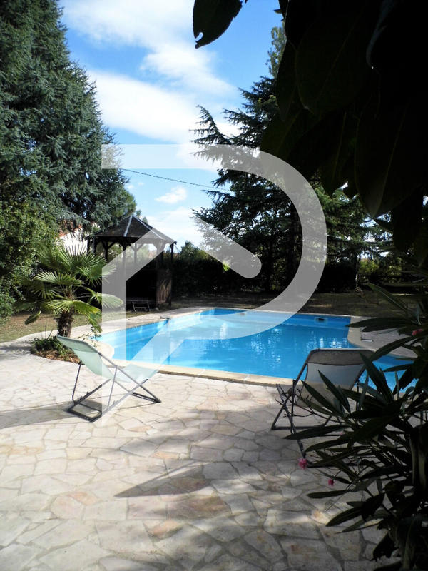 Maison - 229 m² - 10 pièces