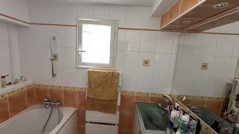 Maison - 212 m² - 8 pièces