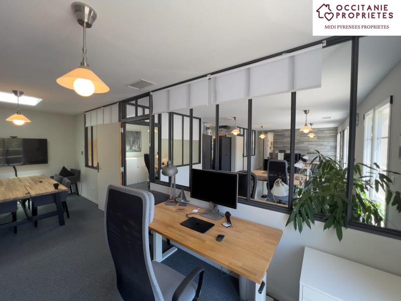 Propriété - 345 m² - 9 pièces