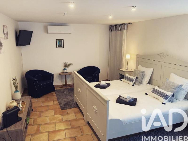 Maison - 896 m² - 27 pièces