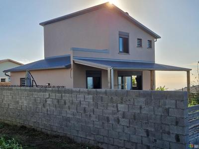 Maison - 94 m² - 4 pièces