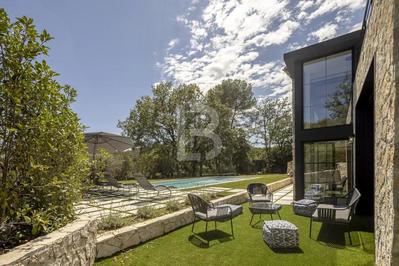 Mas - 300 m² - 7 pièces