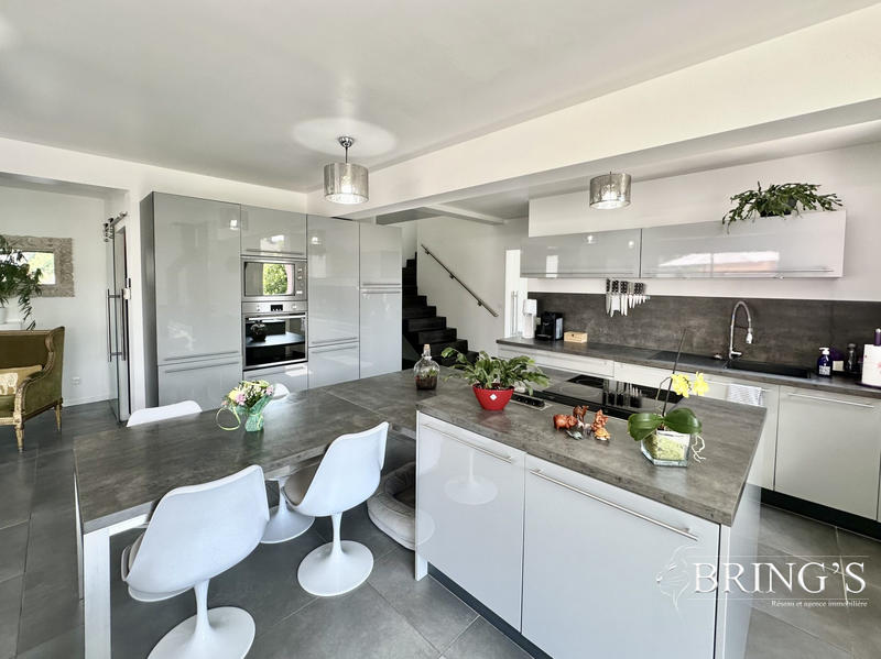 Maison - 137 m² - 4 pièces