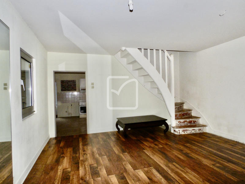 Maison - 250 m² - 15 pièces