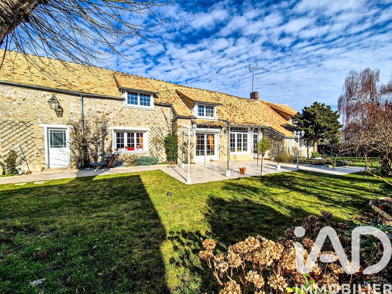 Maison - 240 m² - 7 pièces