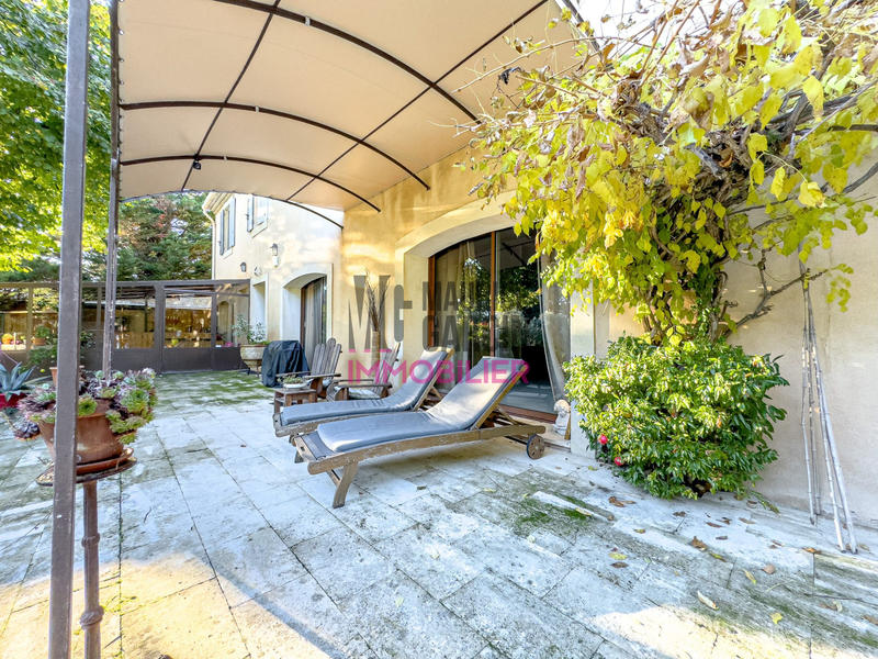 Maison - 280 m² - 8 pièces
