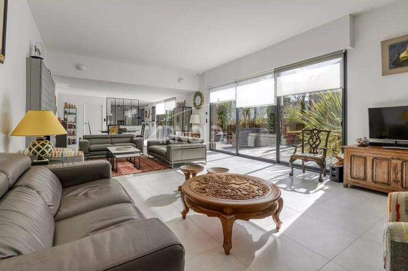 Maison - 220 m² - 7 pièces