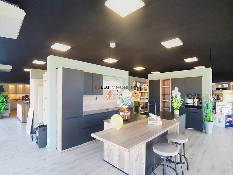 Local commercial - 1 410 m²