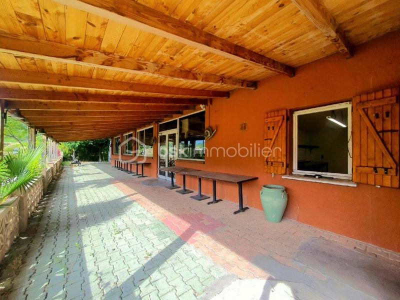 Local commercial - 229 m² - 10 pièces