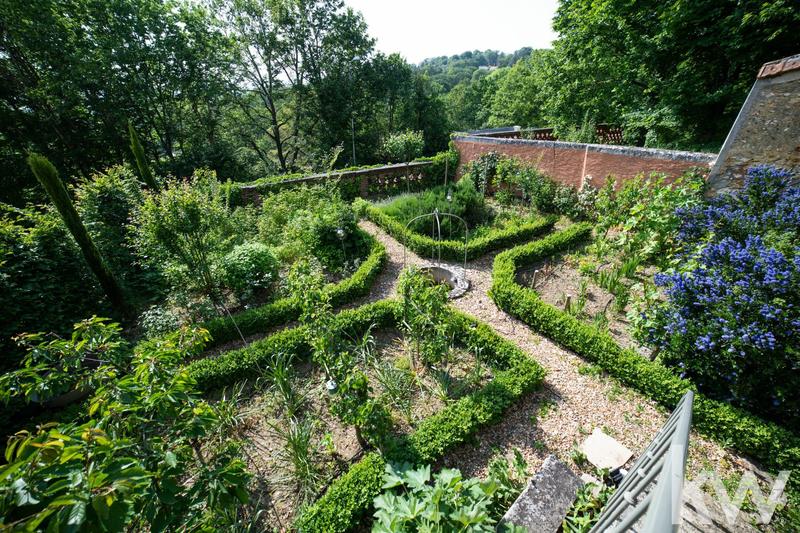 Maison - 220 m² - 8 pièces