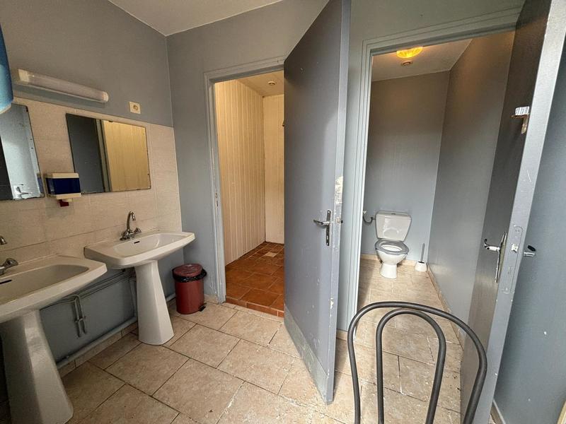 Local commercial - 163 m² - 8 pièces