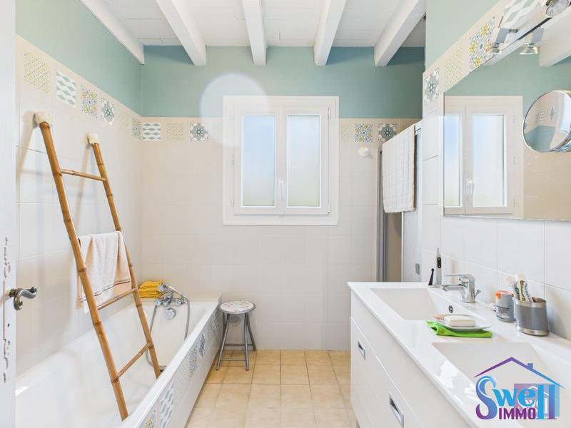 Maison traditionnelle - 140 m² - 6 pièces