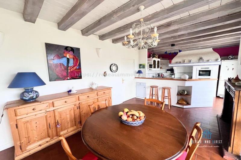 Maison traditionnelle - 222 m² - 7 pièces