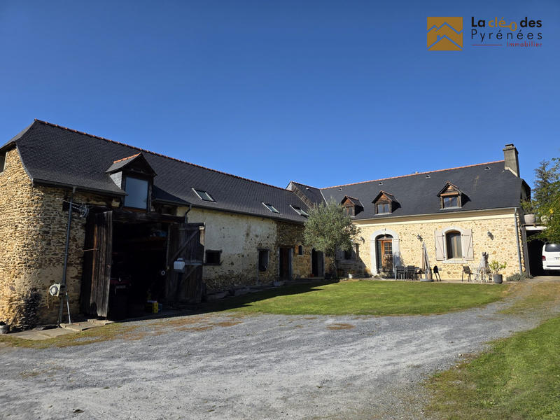 Maison traditionnelle - 310 m² - 10 pièces