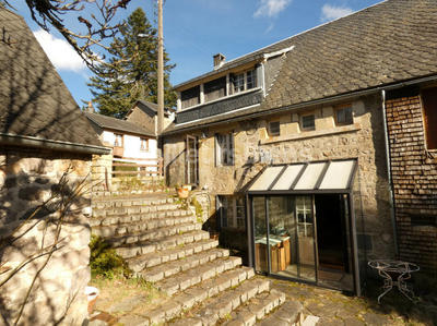 Maison - 94 m² - 5 pièces