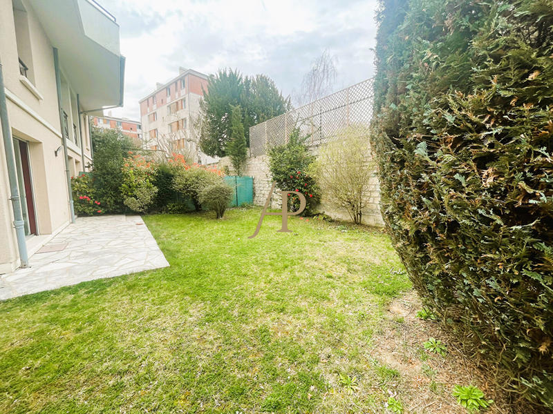 Appartement - 99 m² - 5 pièces