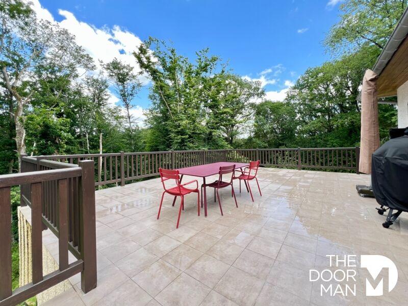 Propriété - 300 m² - 9 pièces