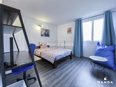 Chambre - 10 m² - 6 pièces